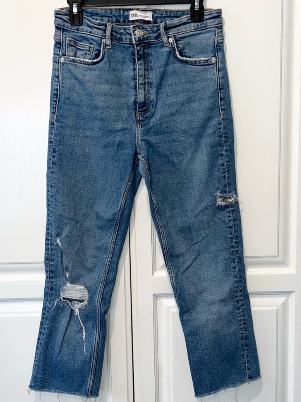 Zara High Rise Distressed Straight Crop Jeans Size 8 Raw Hem Ankle Denim - Picture 2 of 8